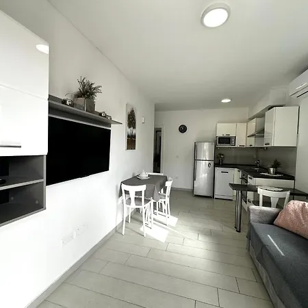 Danica Apartment *