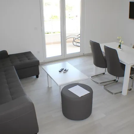 Danica Apartment *